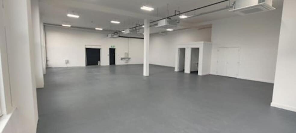 Scrubs Ln, London to rent - Building Photo - Image 2 of 5