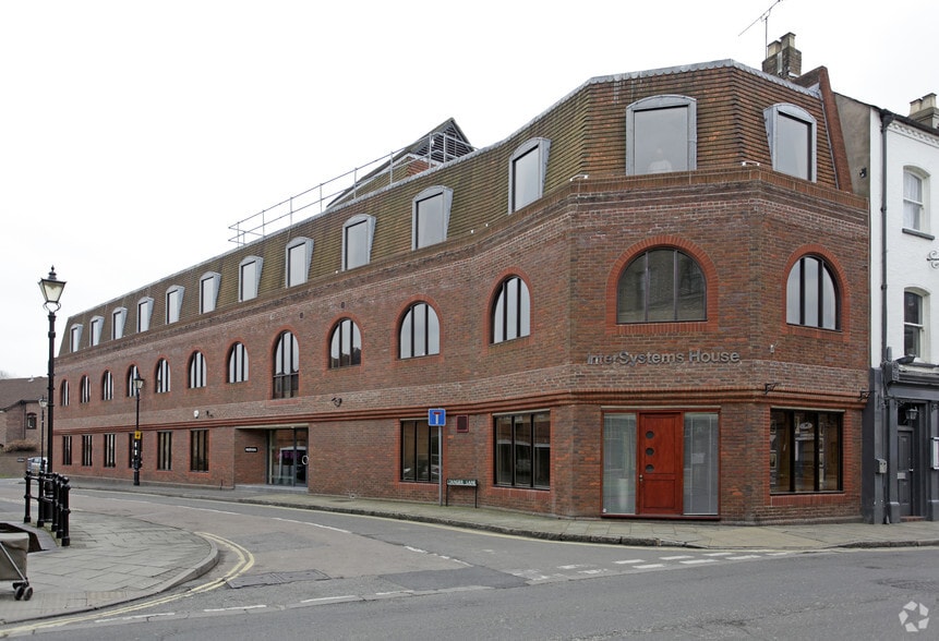 70 Tangier Ln, Windsor to rent - Building Photo - Image 3 of 4