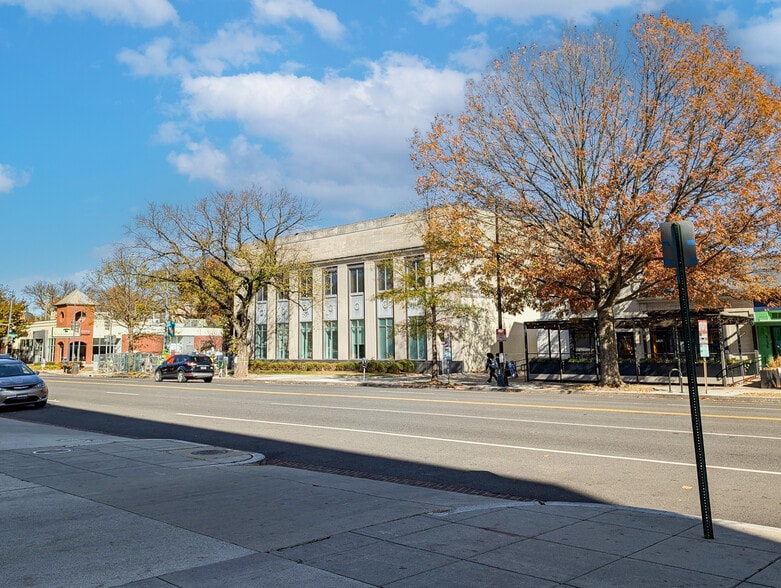 4249-4251 Wisconsin Ave NW, Washington, DC for sale - Building Photo - Image 2 of 7