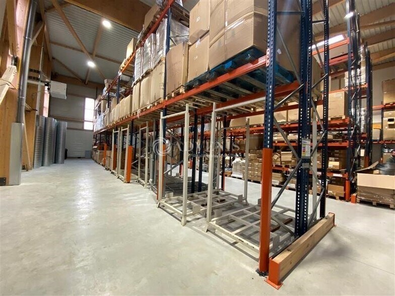 Light Industrial in Serris for sale - Interior Photo - Image 2 of 10
