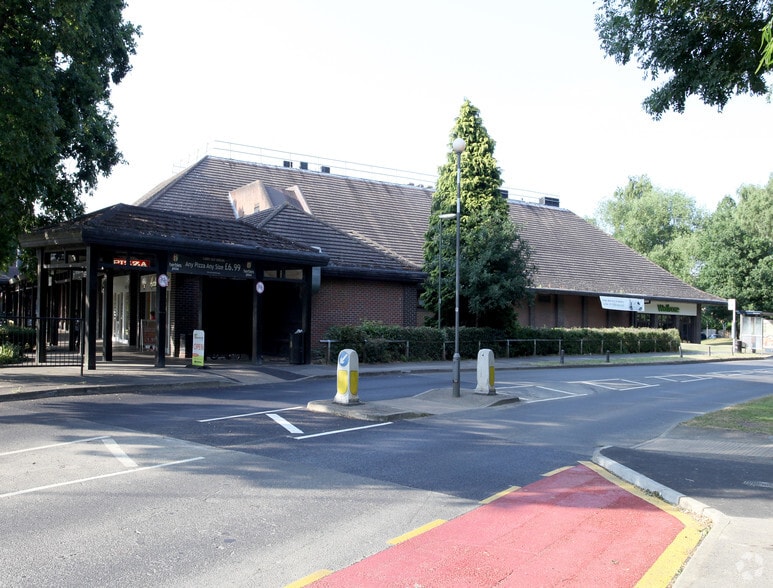 Denton Way, Woking for sale - Primary Photo - Image 1 of 1