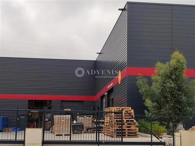 Location Entrepôt 406 m² à 676 m²