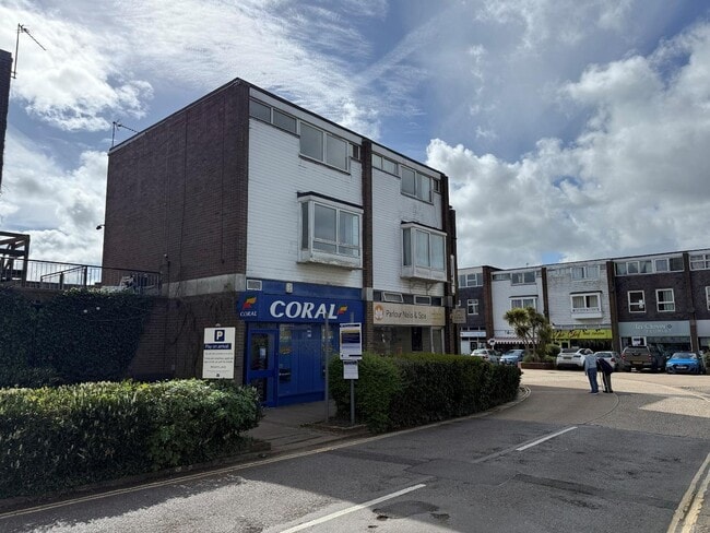 More details for 1 Jengers Mead, Billingshurst - Retail to Rent