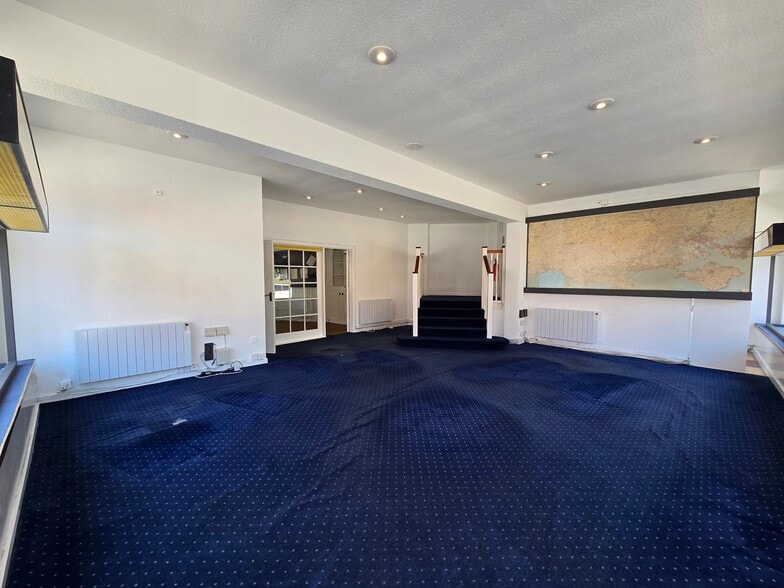 23-25 Old Milton Rd, New Milton to rent - Building Photo - Image 3 of 7