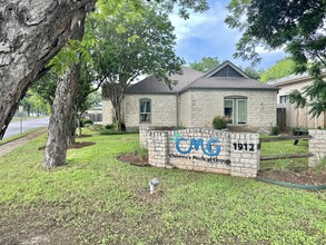 1912 W 35th St, Austin, TX for rent Building Photo- Image 1 of 23