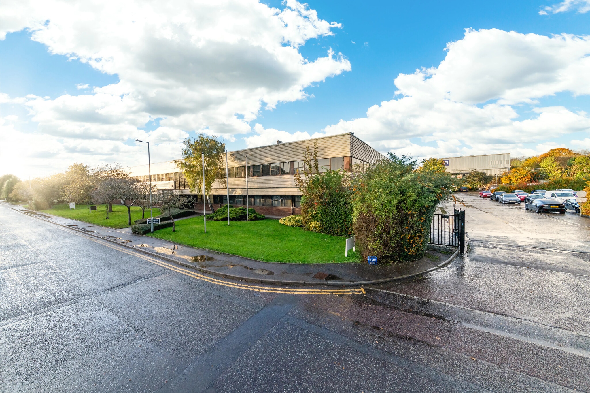 Hargreaves Rd, Swindon to rent Building Photo- Image 1 of 20