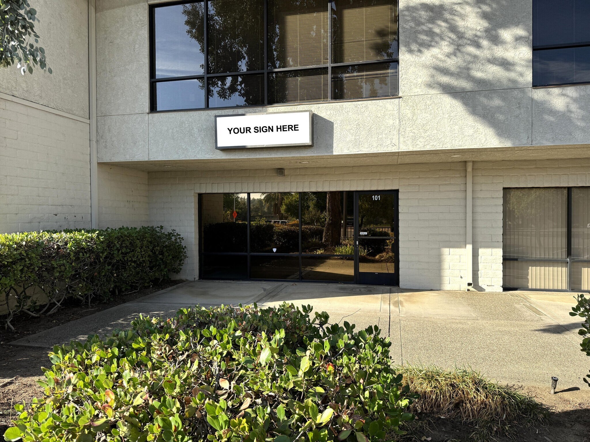 1890 Park Marina Dr, Redding, CA to rent Interior Photo- Image 1 of 12