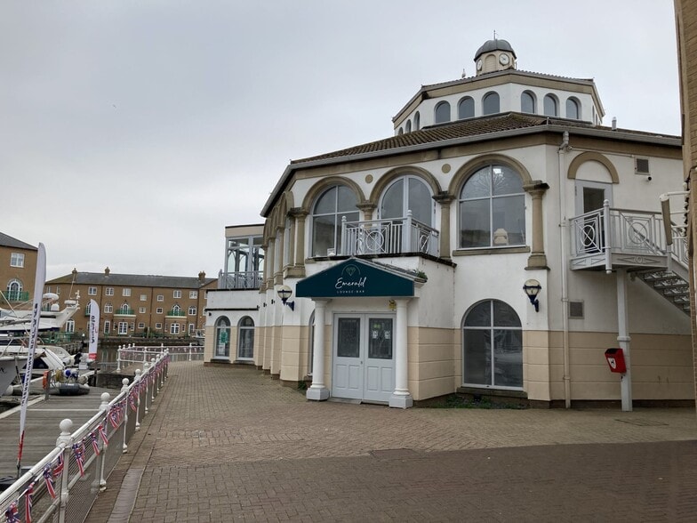 The Waterfront,, Brighton to rent - Building Photo - Image 3 of 4