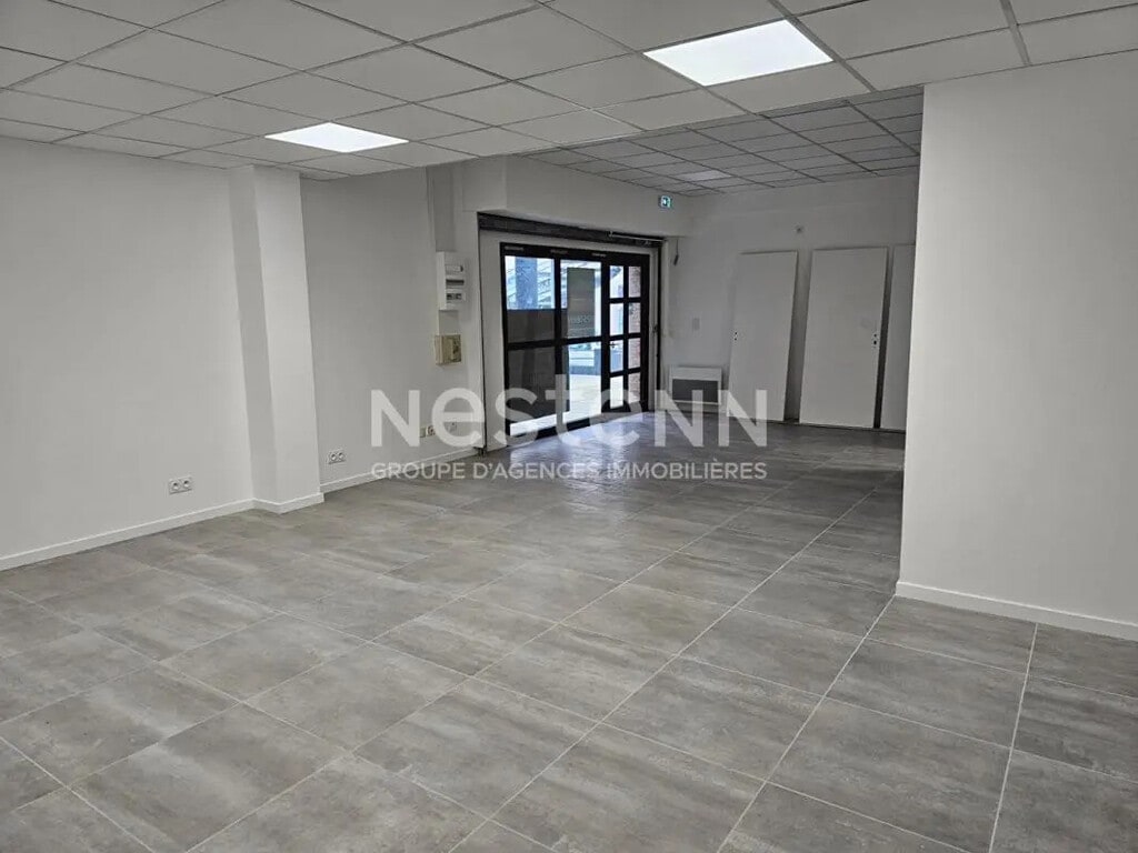 Location Commerce 65 m² - Photo 1