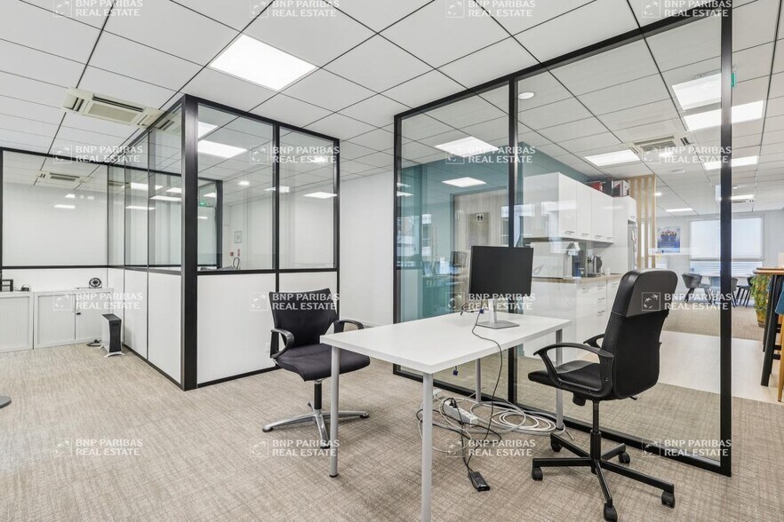 Office in Arcueil to rent - Interior Photo - Image 1 of 9