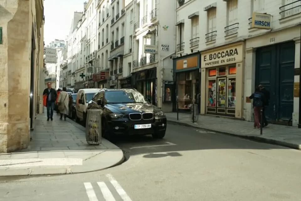 Location Commerce 110 m² à 171 m² - Photo 1