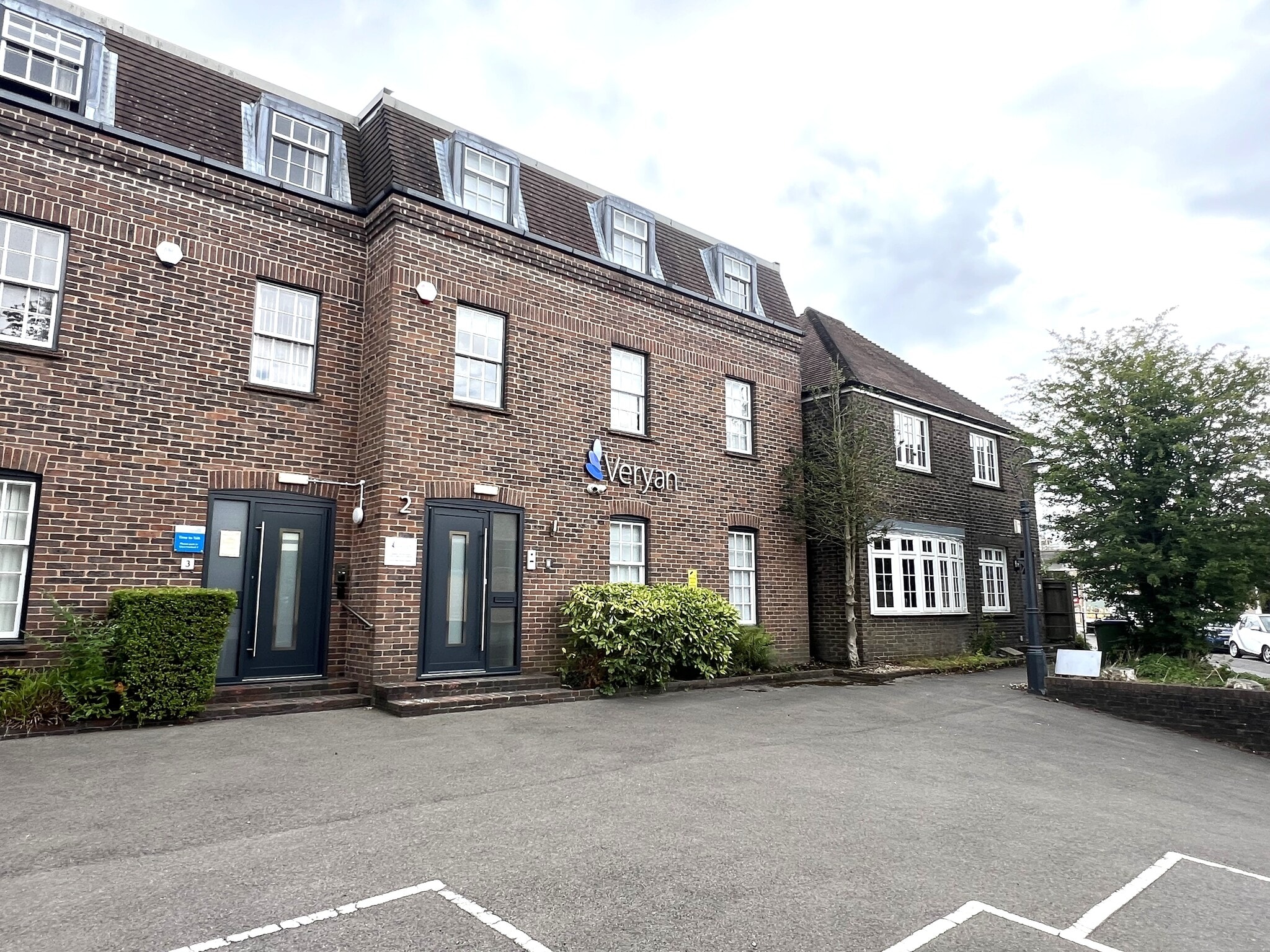 Foundry Ln, Horsham to rent Primary Photo- Image 1 of 2