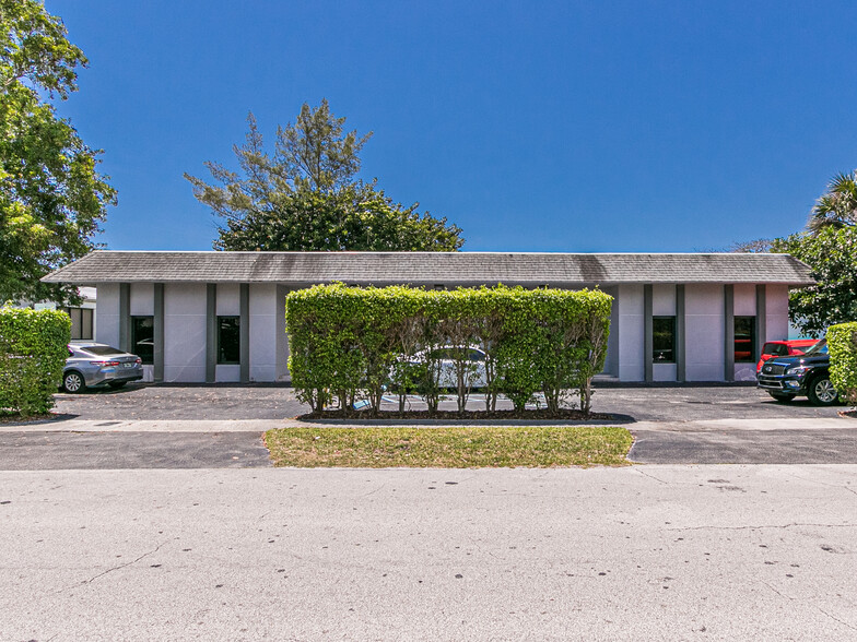 1558 NE 162nd St, North Miami Beach, FL for sale - Building Photo - Image 1 of 1