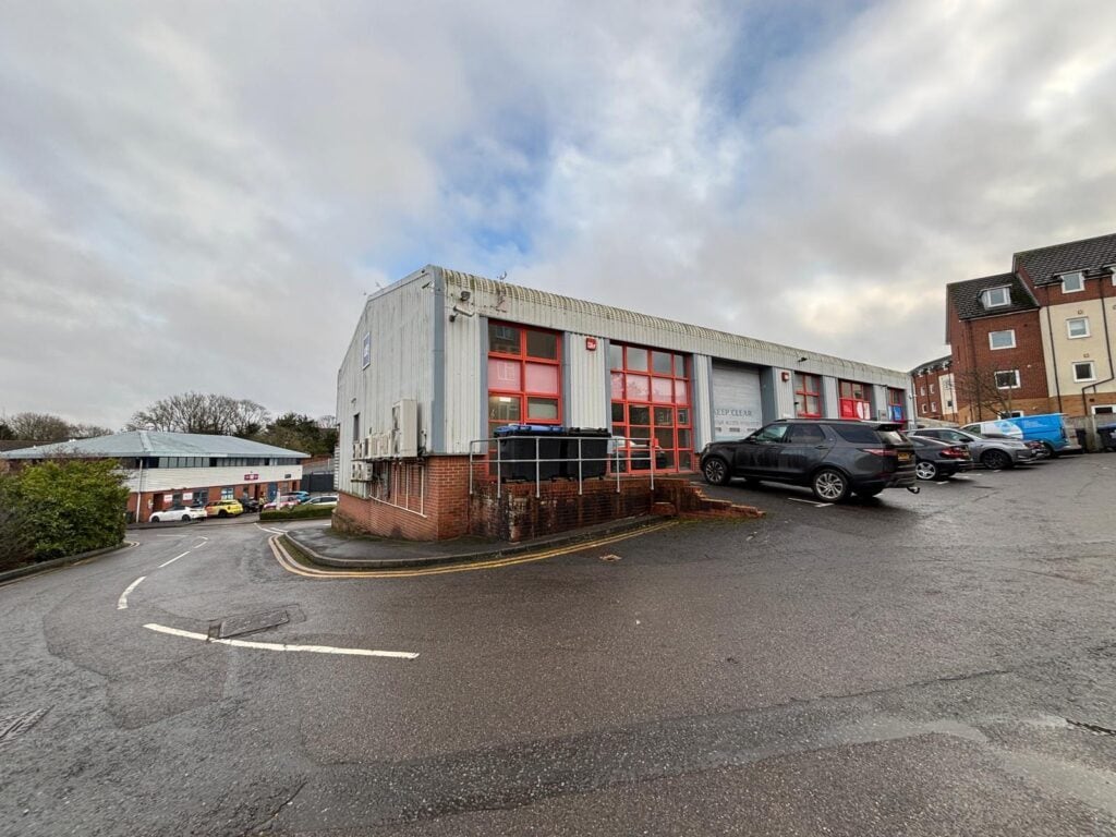 Duncan Rd, Park Gate for sale Primary Photo- Image 1 of 3