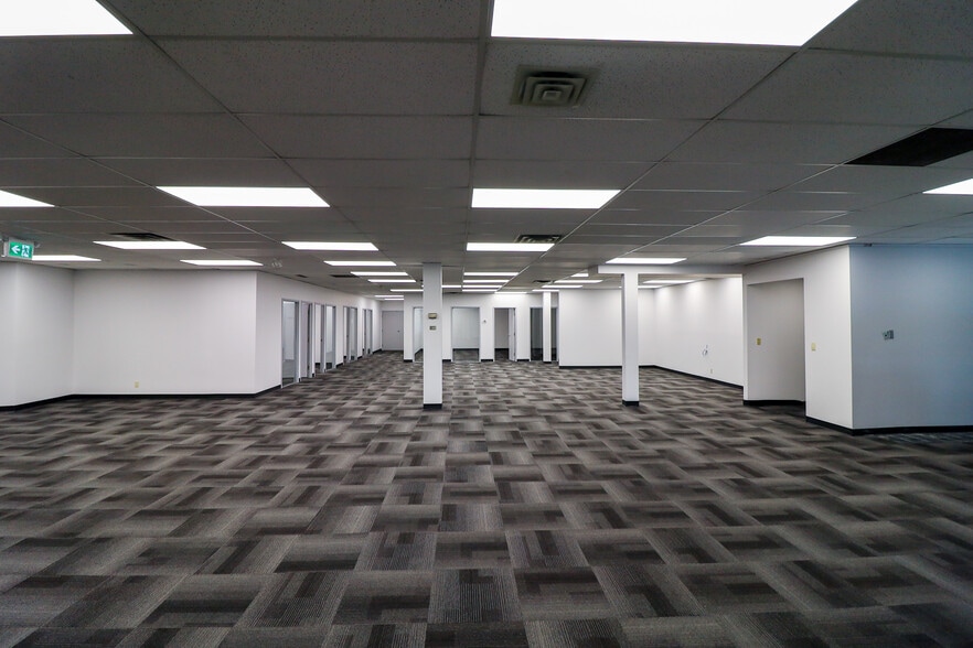 1530 27th Ave NE, Calgary, AB to rent - Interior Photo - Image 2 of 13