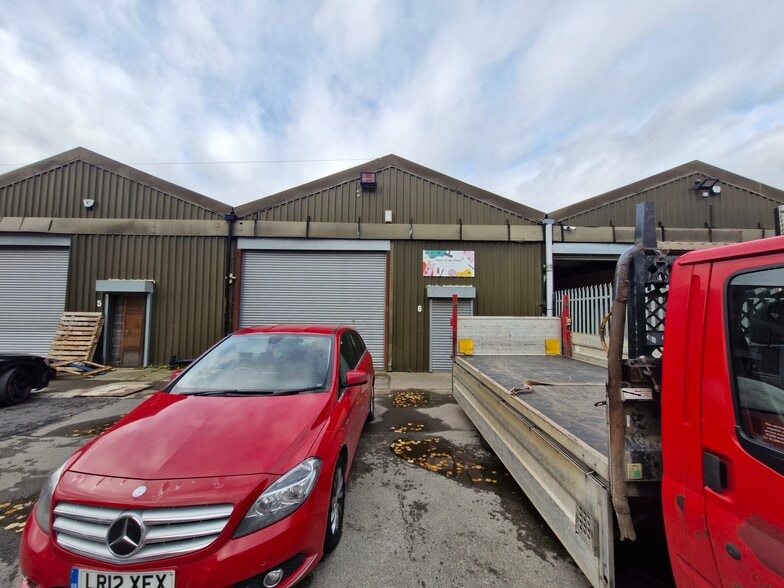 Cherry Tree Rd, Doncaster to rent - Building Photo - Image 2 of 3