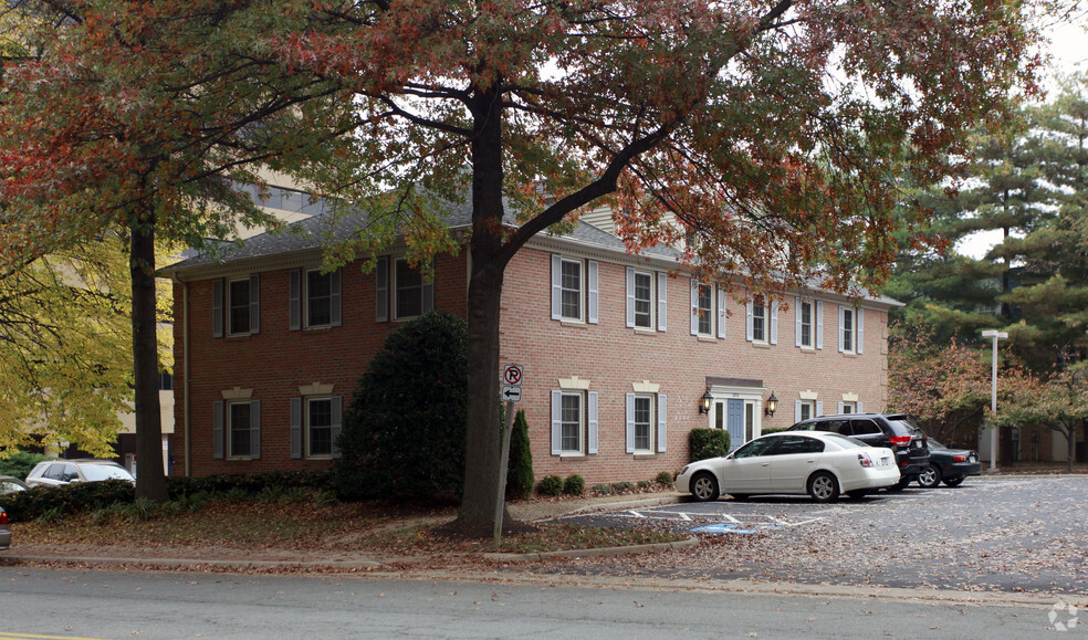 6850 Elm St, McLean, VA for sale - Primary Photo - Image 1 of 1