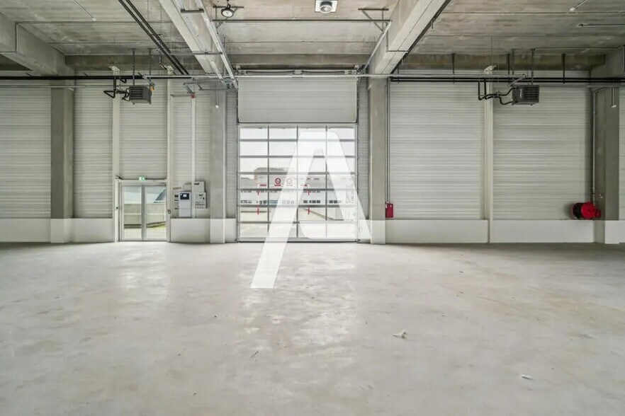 Light Industrial in Vitry-sur-Seine to rent - Interior Photo - Image 2 of 5