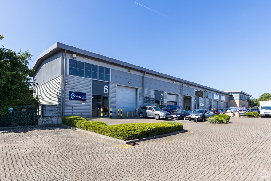 6-11 Honywood Rd, Basildon for sale - Primary Photo - Image 1 of 1