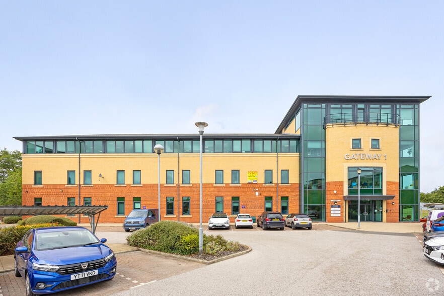 Holgate Park Dr, York to rent - Building Photo - Image 3 of 4