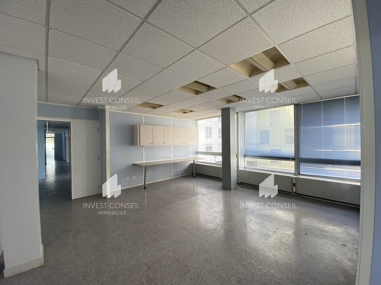 6 Boulevard De L'Hautil, Cergy to rent - Interior Photo - Image 3 of 8