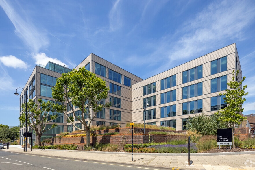 Vine St, Uxbridge to rent - Building Photo - Image 2 of 18