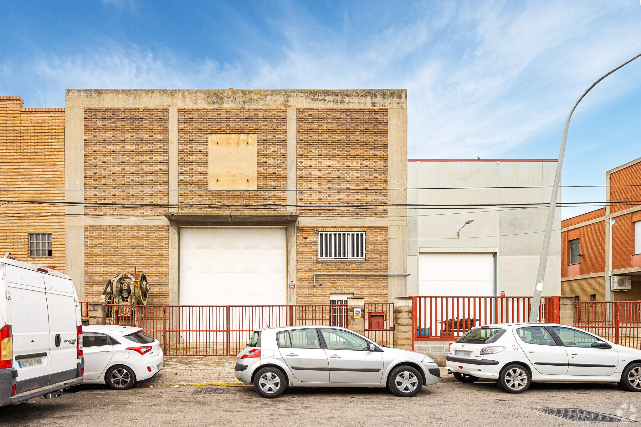 Industrial in Montcada i Reixac, Barcelona to rent Primary Photo- Image 1 of 11