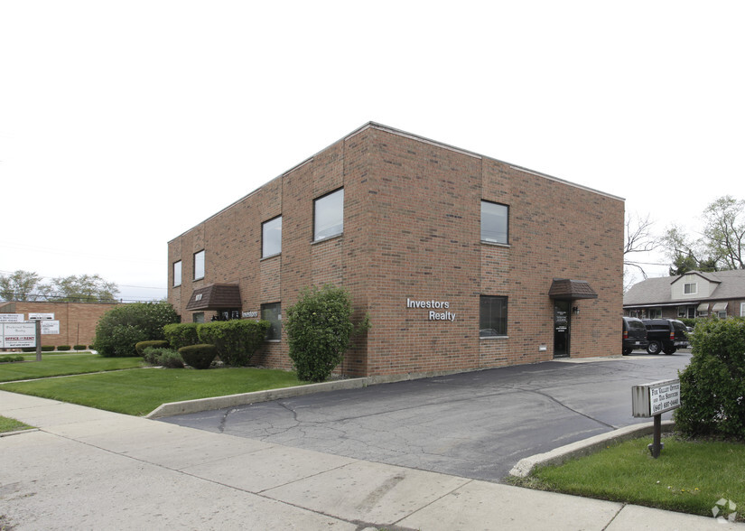 1070 Larkin Ave, Elgin, IL for sale - Building Photo - Image 2 of 2