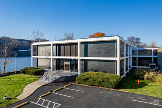 100 Papercraft Park, Pittsburgh, PA for sale Primary Photo- Image 1 of 1