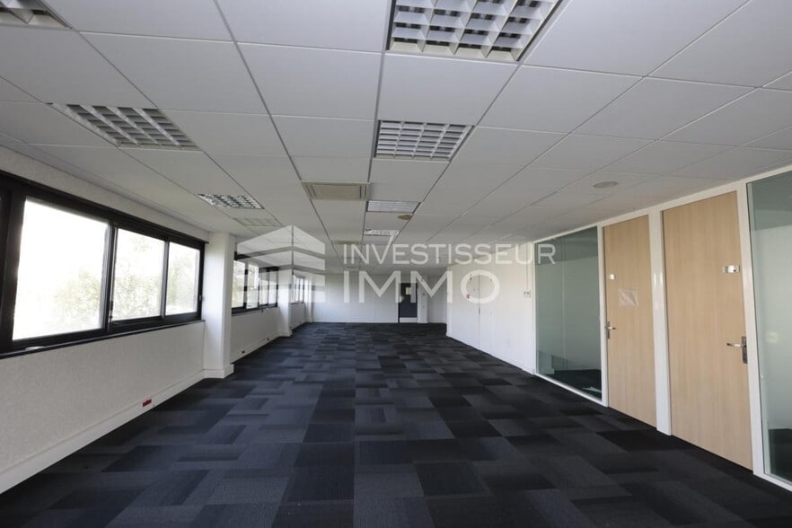 Office in Massy to rent - Interior Photo - Image 3 of 15