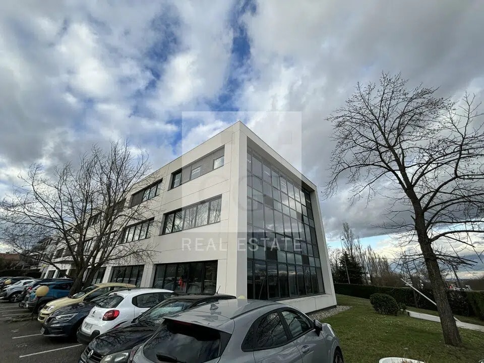 23 Rue Maryse Bastié, Bron to rent Building Photo- Image 1 of 13