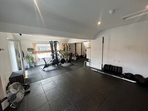 Feathers Yard, Holt to rent Interior Photo- Image 1 of 3