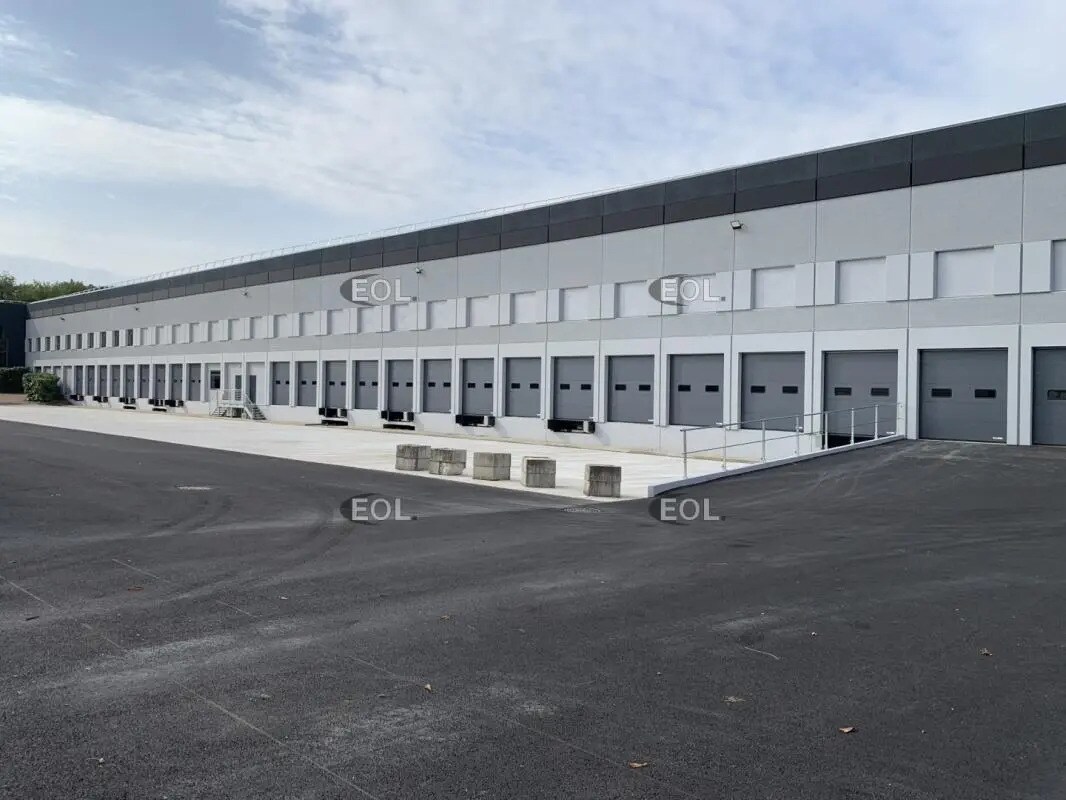 Industrial in Lisses to rent Building Photo- Image 1 of 13