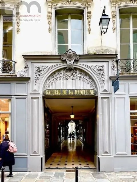 Retail in Paris to rent Building Photo- Image 1 of 7