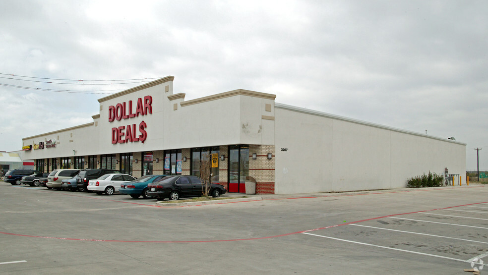 3005 W Wheatland Rd, Dallas, TX for rent - Building Photo - Image 2 of 5