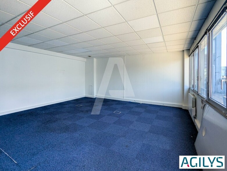 1 Rue Marcel Paul, Massy for sale - Interior Photo - Image 2 of 9
