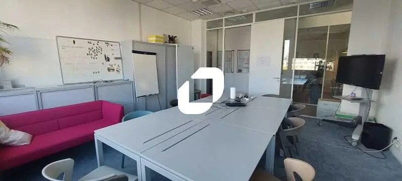 Office in Saint-Denis to rent - Interior Photo - Image 2 of 8