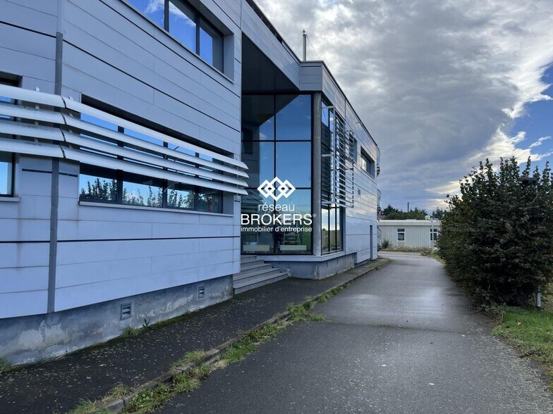 Office in Saint Clement Les Places for sale - Building Photo - Image 2 of 12