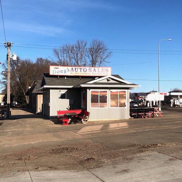 808 S Sanborn Blvd, Mitchell, SD for sale - Building Photo - Image 3 of 6