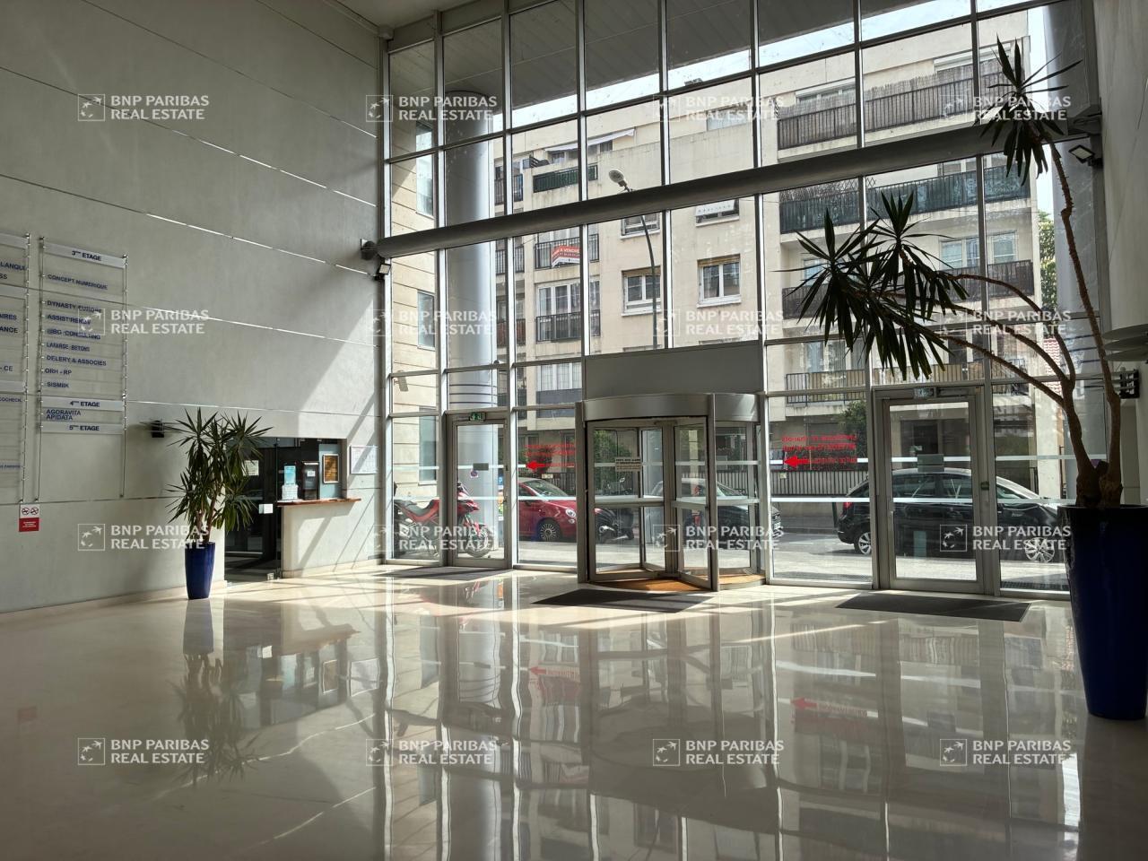 Office in Alfortville to rent Lobby- Image 1 of 10