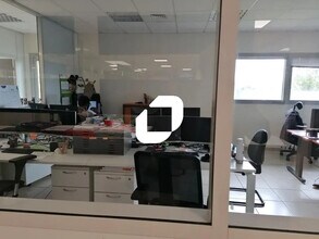 Light Industrial in Saint-Priest to rent Interior Photo- Image 2 of 16