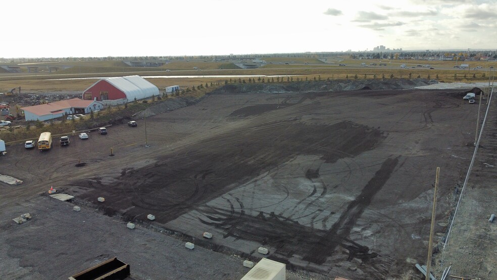 1919 84 St NE, Calgary, AB for rent - Building Photo - Image 3 of 9