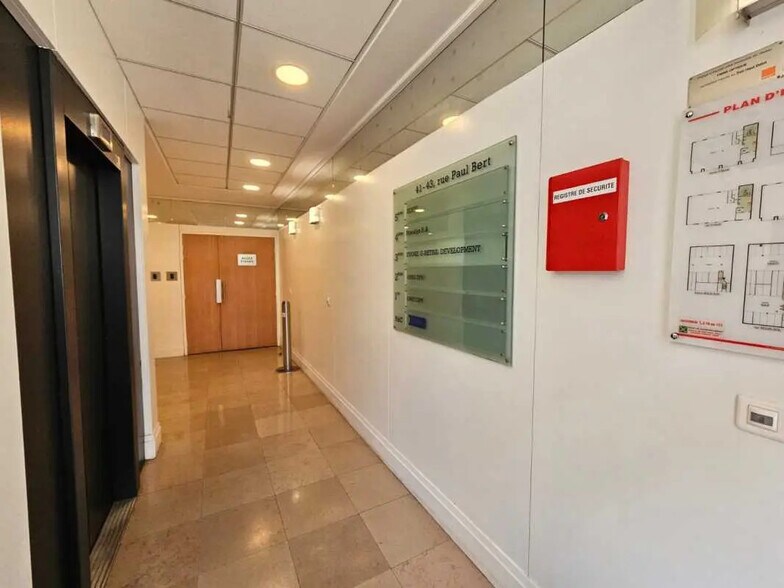 Rue Paul Bert, Boulogne-Billancourt to rent - Lobby - Image 2 of 2