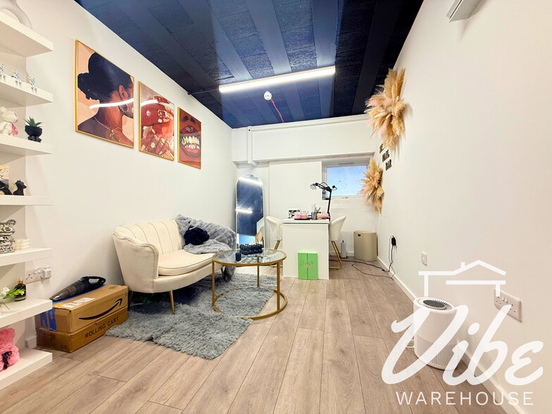 1-5 Theydon Rd, London to rent - Building Photo - Image 3 of 8