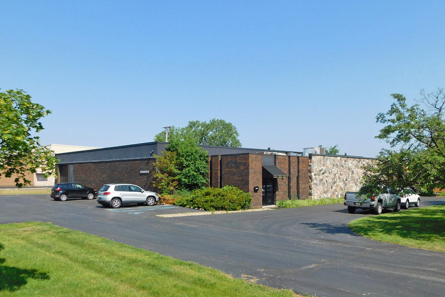 23430-23434 Industrial Park Ct, Farmington Hills, MI for rent - Building Photo - Image 1 of 1