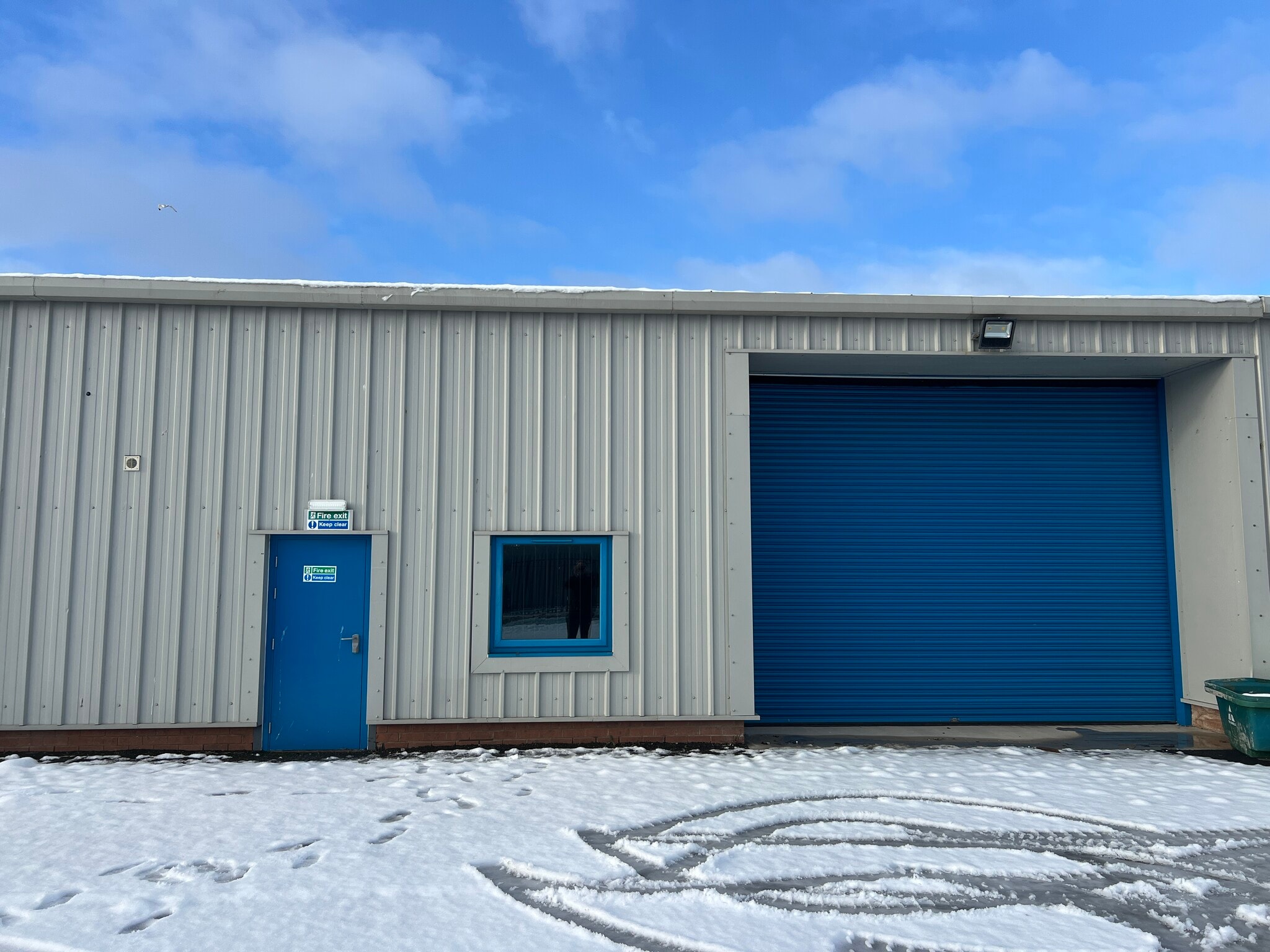 Cayton Low Rd, Eastfield to rent Primary Photo- Image 1 of 5