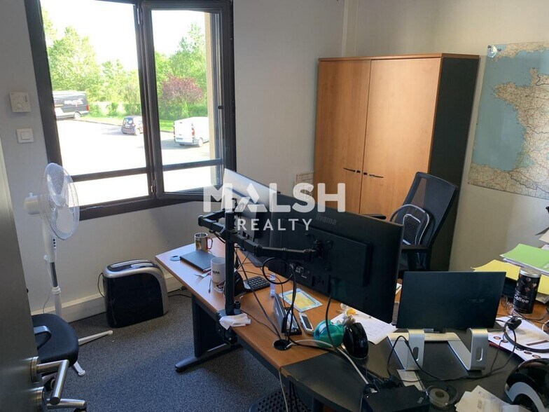 Office in Neyron to rent - Building Photo - Image 3 of 13