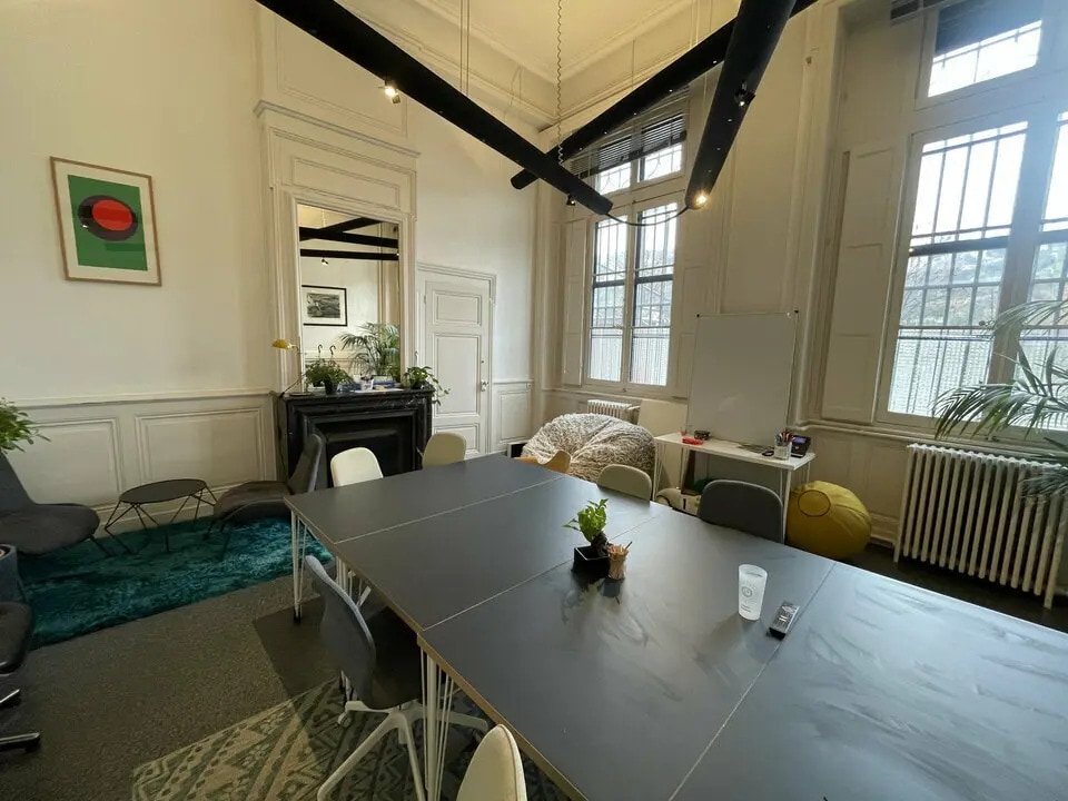 Location Bureaux 190 m² - Photo 1