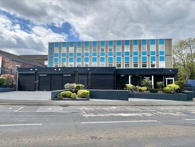Newton St, Hyde to rent - Building Photo - Image 3 of 11