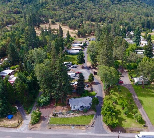 7059 Rogue River Hwy, Grants Pass, OR for sale - Aerial - Image 1 of 13